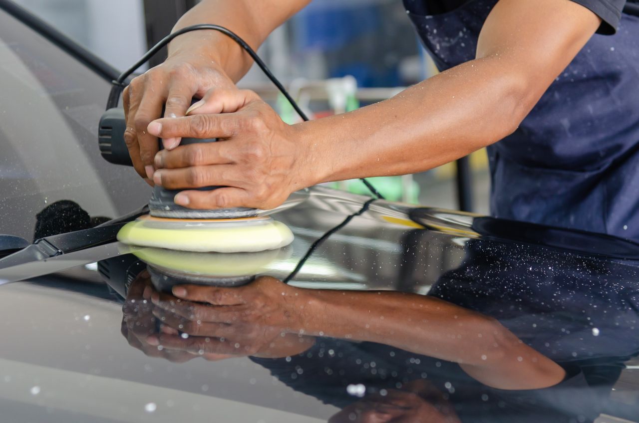 Polishing a glossy vehicle panel to a mirror finish with a buffer